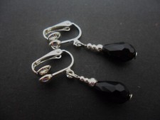 A PAIR DANGLY CRYSTAL TEARDROP